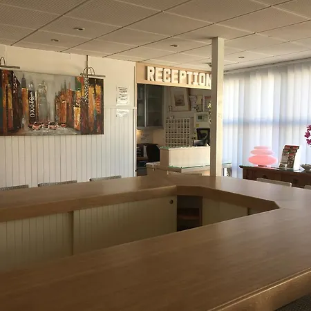 Hotel Fasthotel Toulon 2*